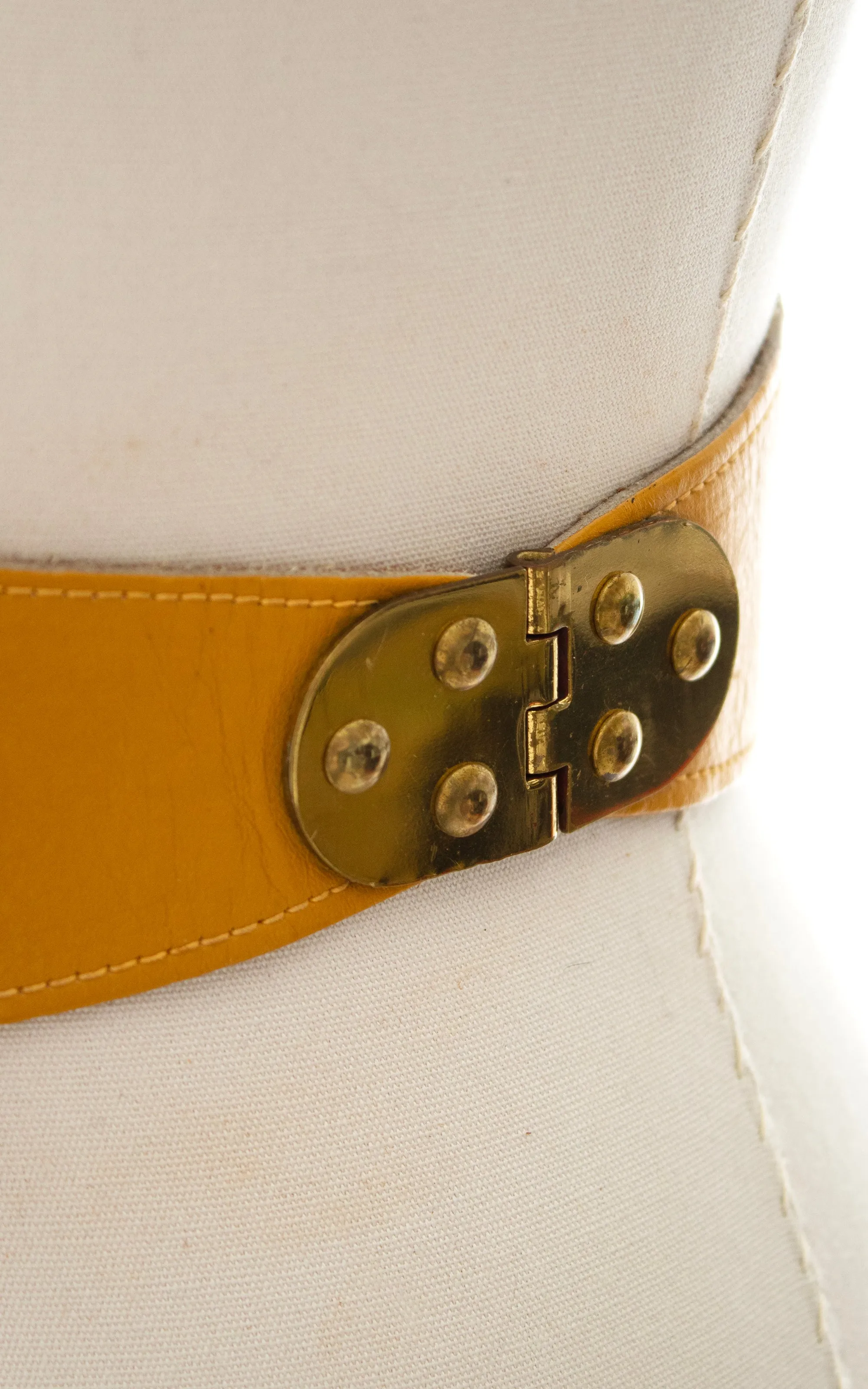 1950s Mustard Leather & Hinge Cinch Belt | small/medium