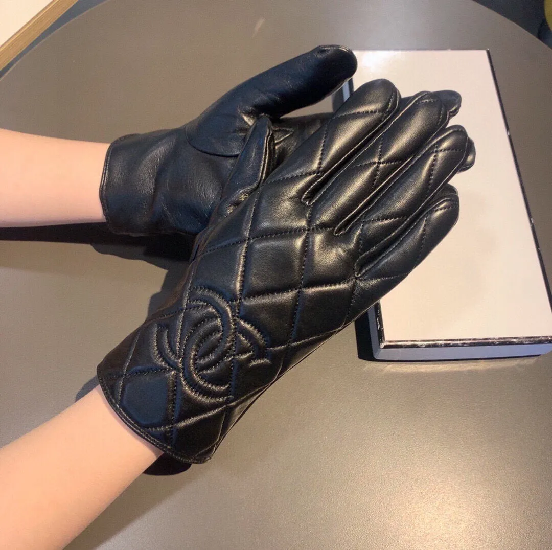 JW656 CC Lambskin Gloves