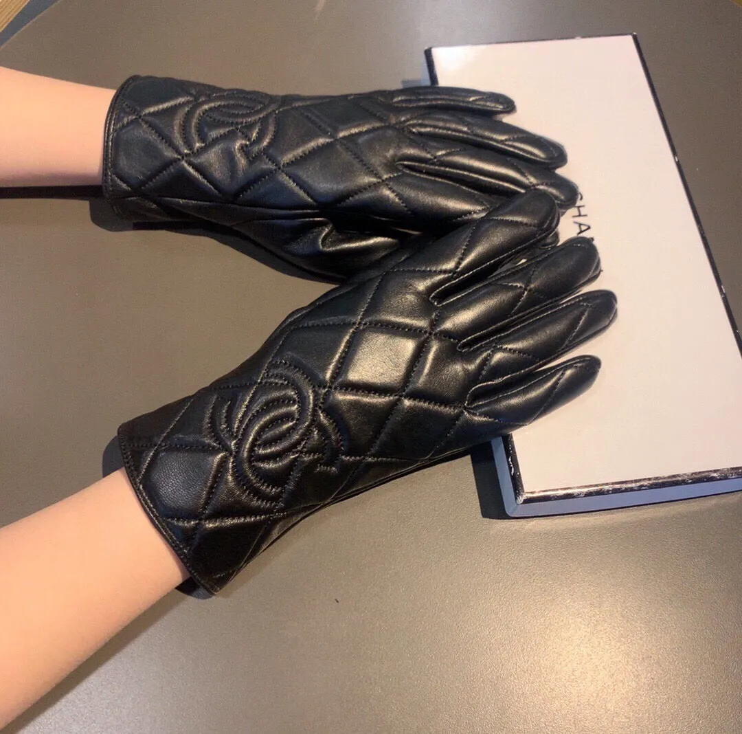 JW656 CC Lambskin Gloves