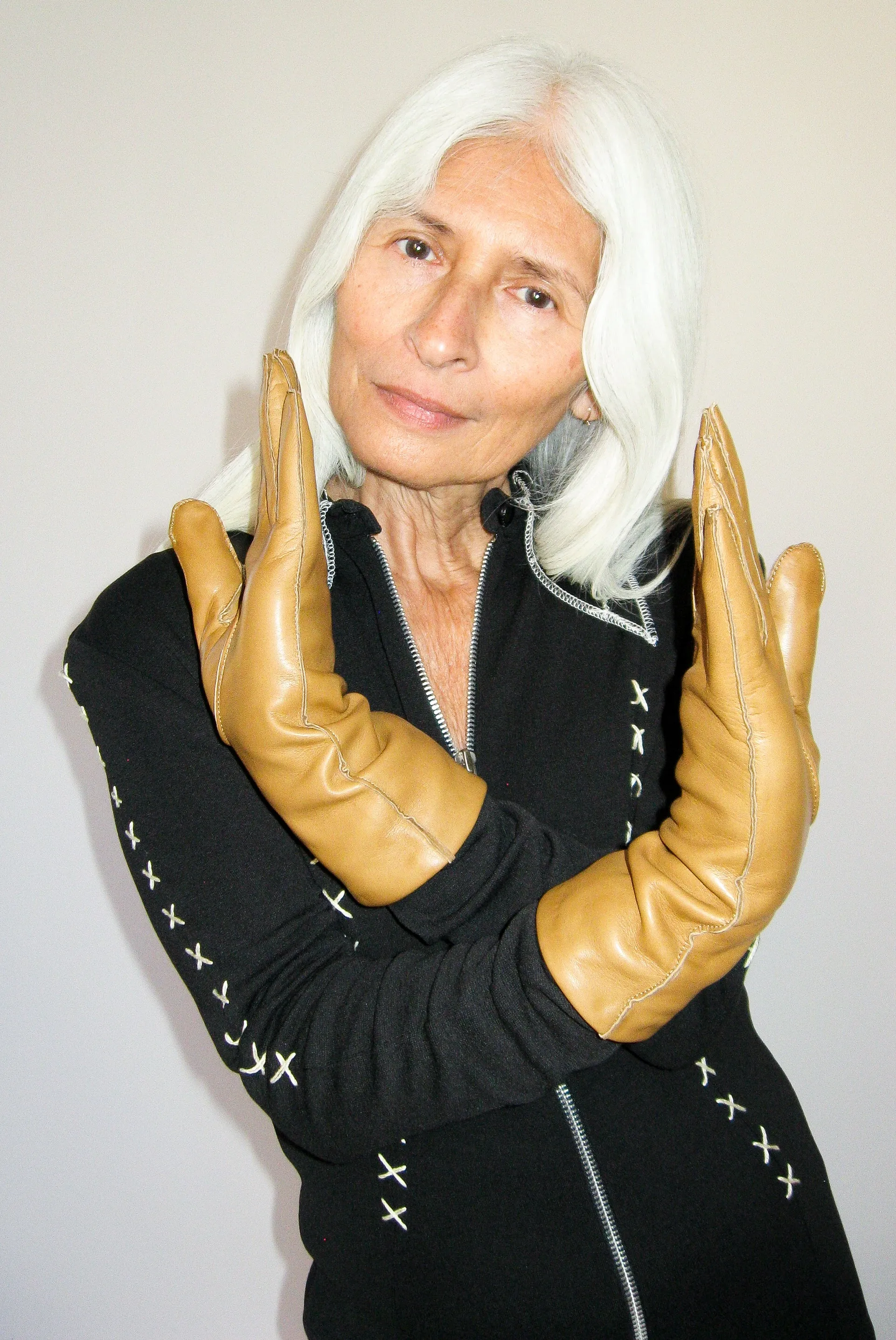 Raw Seam Classic Gloves in Caramel